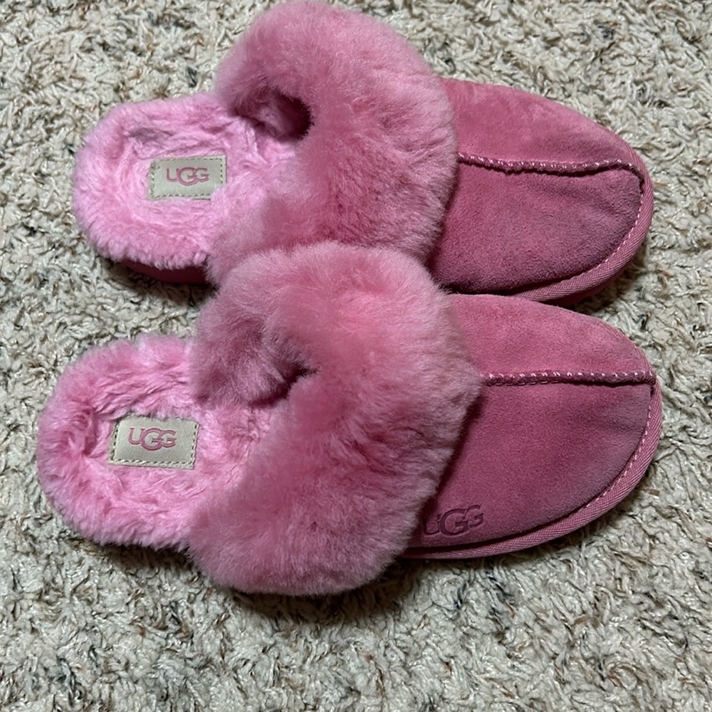 Good condition UGG pink slippers